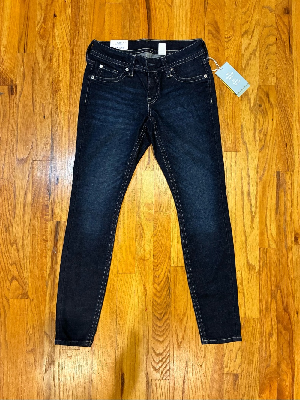 NWT Women's Dark Wash Skinny Jeans - low waist